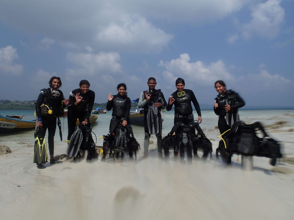 ScubaLov 5 Star Instructor Development Centre ; Marine Ecology Courses for Certified Divers with Earthsong