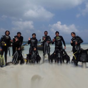 ScubaLov 5 Star Instructor Development Centre ; Marine Ecology Courses for Certified Divers with Earthsong